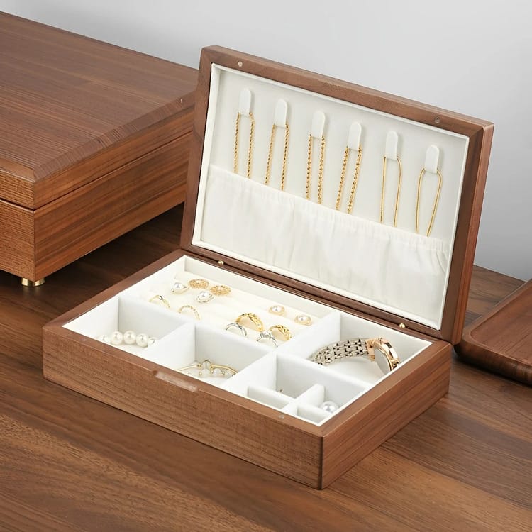 A minimalist jewelry box