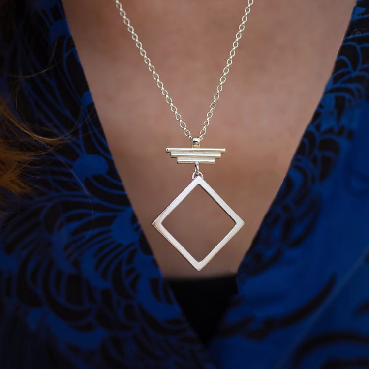 A necklace inspired by the Art Deco movement