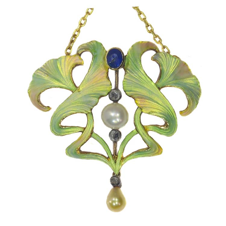 A necklace with flowing lines and natural forms, typical of the Art Nouveau movement.