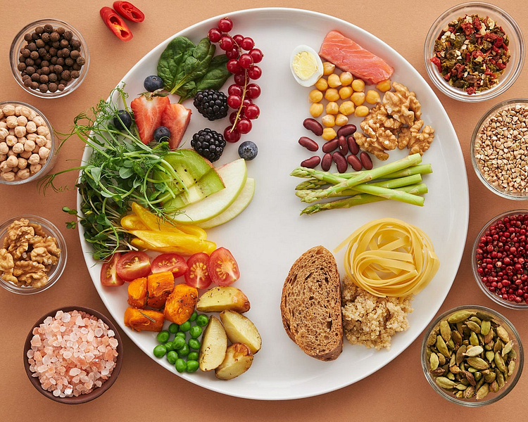 A balanced plate of fruits, vegetables, lean proteins, and whole grains.